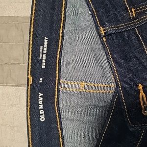 BNWOT Old Navy high-rise super skinny jeans